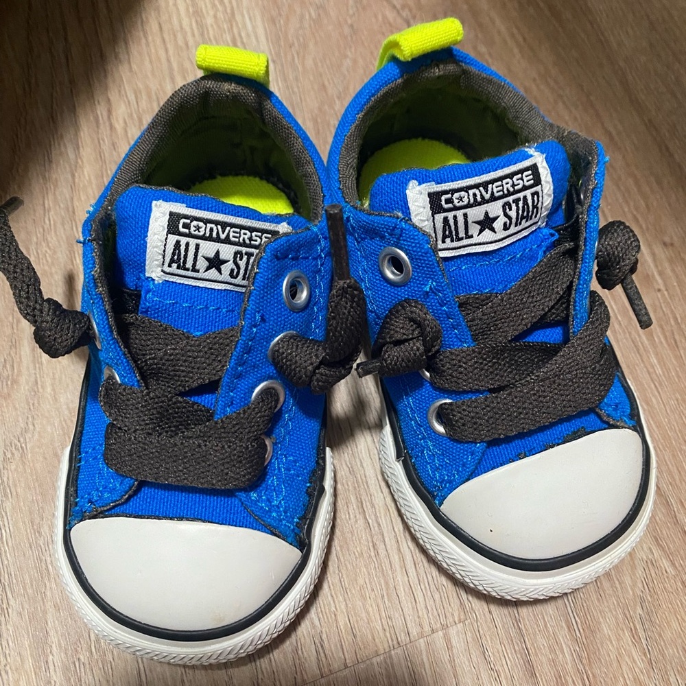 Converse size 3 infant shoes - Picture 1 of 4